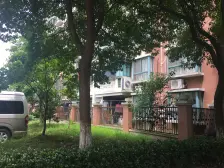 06年商品,满五年,无抵押,产权清晰,有阁楼