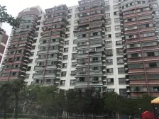 近18号线鹤涛路站,北面有商场和商街