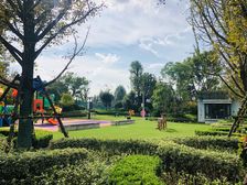 此房满两年,户型方正,精装装修,小区人车分流