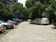 卫生间全明,大开间,品质小区,小区入口附近