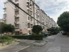 5个房间 带阁楼 采光好 飞机户型 客厅南北通