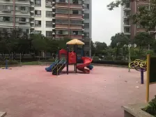 近18号线鹤涛路站,北面有商场和商街