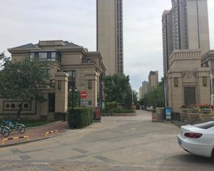 联排别墅 配套设施齐全,小区绿化好