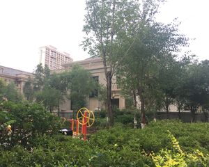 联排别墅 精装修 带小院 已改造完毕 视野好