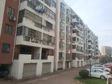 地铁口,江铃瓦良格毛坯三房,坐拥别墅雄溪河中间,采光很好
