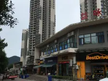 富力城春天里,中高楼层,客厅朝小区中庭,视野开阔。