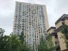 经典小两房 门口就是轻轨站,你值得一看