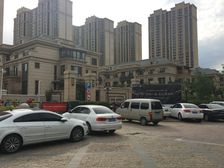 :电梯高层非顶楼,俯瞰小黑河景观、精装修