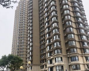宽敞明亮,干净整洁,封闭小区,安全入住,出行方便。