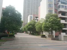 江铃底特律,精装三房,带楼下储藏室一个,诚心出售。