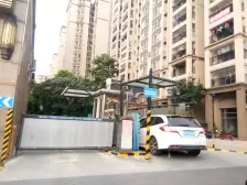 小区环境优美,大学城内,三面环湖,小高层及低密度