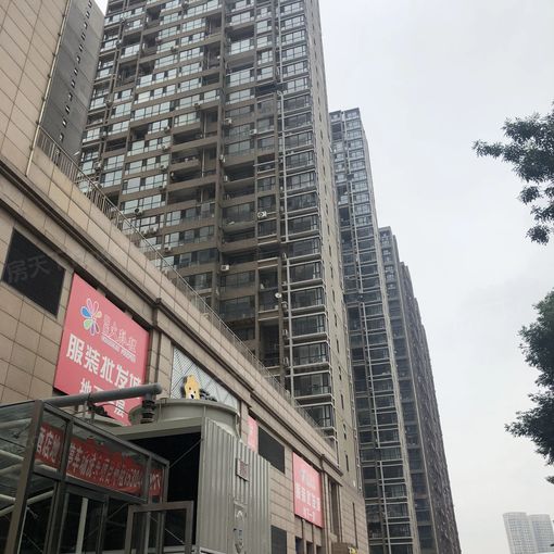 亿锋现代城3室2厅2卫南北朝向3100.00元/月出租