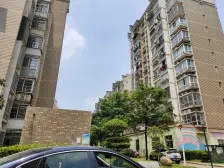 唐装小区多层大三房精装修中间楼层拎包入住