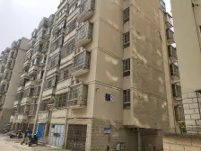 凤凰名苑 南北通透,采光好 装修好,环镜优美 中间楼层