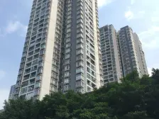 郑家院子轻轨站口 户型方正 层高3米 精装修 随时看房