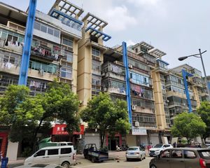 康怡亲水楼台南北通透,采光好周边匹套完善,,出行方便