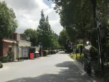 17号轨交旁、新上朝南两房,满五,楼层好、位置好、诚意出售