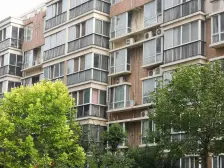 此房有院子,可种菜种花,带车库 带地下室