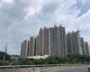 市府旁次新小区,万达广场旁配套齐全,交通便利