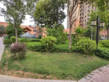 电梯洋房,带一百多平方的大露台,六小旁边,精装