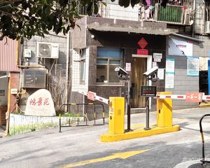 鸿景苑正规电梯三室两卫
