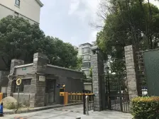 新房东上门挂牌,重新更新信息,并要求业务员上门拍摄