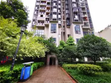 业主诚心出售:轻轨房,商圈房,公园房,住家精装两房