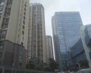 7.6米大横厅,全天采光,精装大四房,小区中间位置