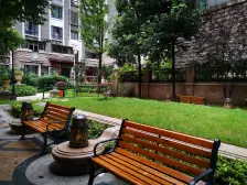 精装洋房 共三层 带花园 带地下室 带储藏间 有车位