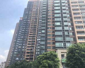 此房高层朝南向,毛坯房,中间位,中楼层,采光好