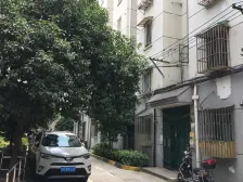 满五唯①,小区花园位置,装修保养的很好,看房方便!