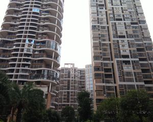 小区位置好,胖东来为邻,交通变利!
