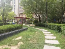 此房朝南两房,小区中间位置小区人车分流,成熟社区