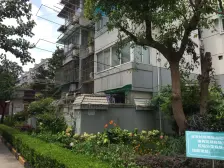 黄jin三楼,正规两房一厅,户型方正,业主诚意出售