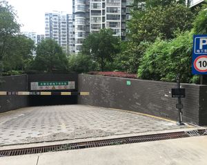 水榭花都 南北通透,采光好 装修好,环镜优美 近地铁 周边匹套完善,,出行方便