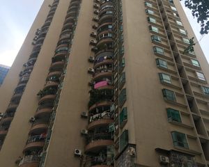 商品房证过五年楼龄新,位置安静,环境优美,配套齐全