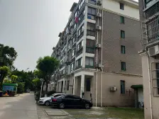 精装带阁楼,采光好,近地铁别墅小区,小区车位充足
