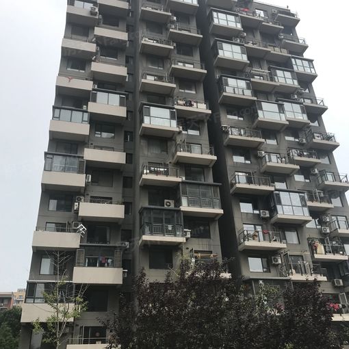 万科魅力之城3室2厅1卫南北朝向2500.00元/月出租