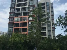 房子诚心出售,中间楼层,户型方正采光好