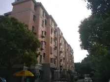 2009年小区,一房一厅带阁楼,采光好不靠马路,好停车