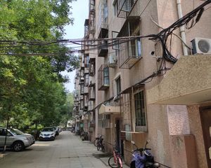 管庄·建东苑黄金楼层两居室,不临街,看房方便;