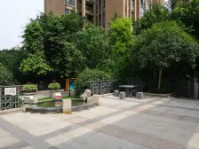 融汇商圈艾德公馆正看中庭三房出售