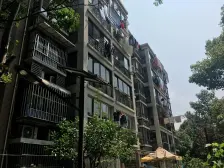 户型很方正,全明户型,中间楼层,毛坯方便装修