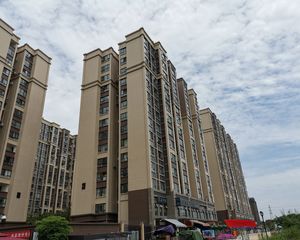 邦泰华府公馆3室1厅东南