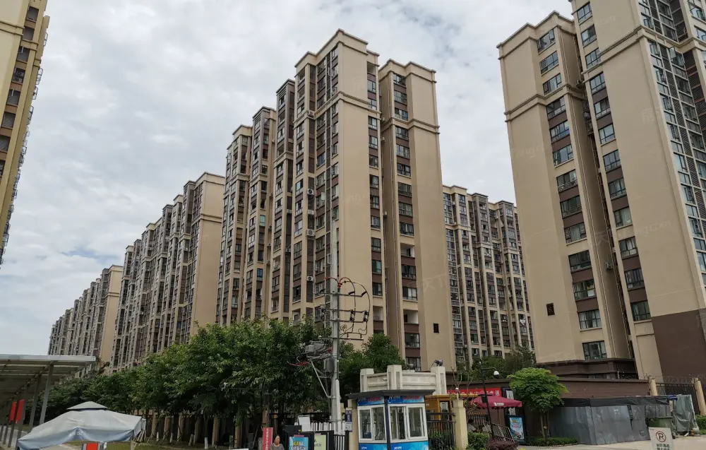邦泰华府公馆精装套三中间楼层房东诚心卖