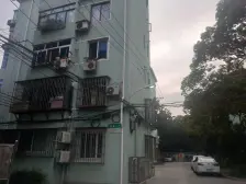 小户型中间楼层,出门就是步行街