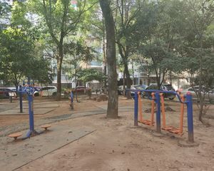 万家丽婚庆公园旁,周正三房,非顶楼,好看房