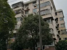 一楼带天井,户型方正。适合老人居住