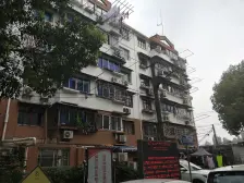 房子一梯两户南北通透,绿化好,小区环境好