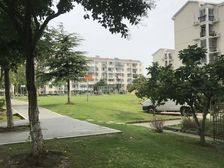 顶楼带阁楼,精装修拎包入住,边套户型